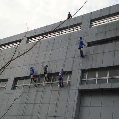 東莞市鴻新公司 專業外墻清洗，24小時服務保障